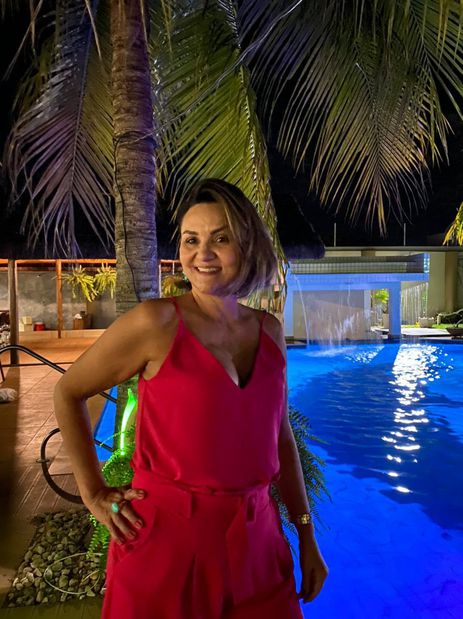Eliane de Sousa Canedo Marino fez uma cirurgia de reconstrução mamária após tumor na mama esquerda.