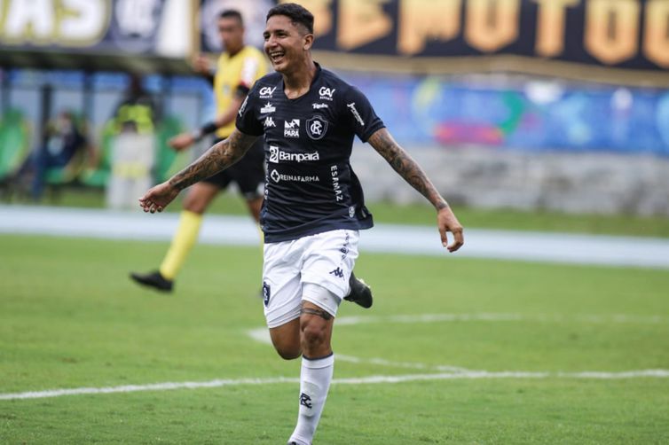 Jovem Tiago Miranda ganhou chance na equipe do Remo que se classificou para a final da Copa Verde contra o Brasiliense