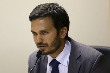 O secretário Nacional de Portos e Transportes Aquaviários, Diogo Piloni, durante cerimônia para assinatura de portarias que vão alterar as áreas de poligonais de 16 portos organizados do Brasil.