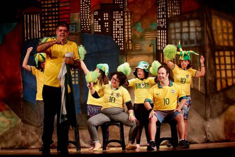 Grupo Teatro Novo em “O câncer, a pessoa e o remédio.