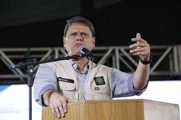 O Ministro da Infraestrutura, Tarcísio Gomes de Freitas, participou, nesta terça (28), da inauguração da Estação Cidadania em Teixeira de Freitas (BA)