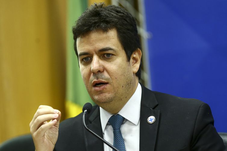 O secretário-executivo do ministério da Saúde, Rodrigo Cruz, durante coletiva de imprensa para explicar o fim da Emergência em Saúde Pública de Importância Nacional (ESPIN).