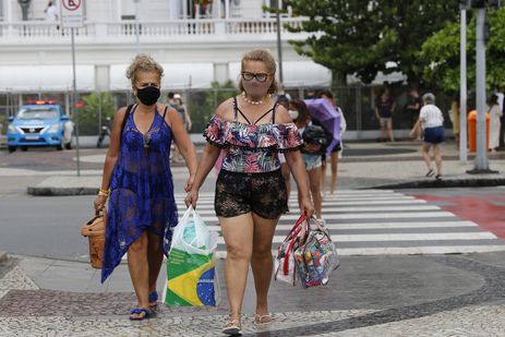 A administradora Romilda Moreira, de 58 anos, veio de Cuiabá para assistir queima de fogos de artifício do Réveillon 2022 na praia de Copacabana.