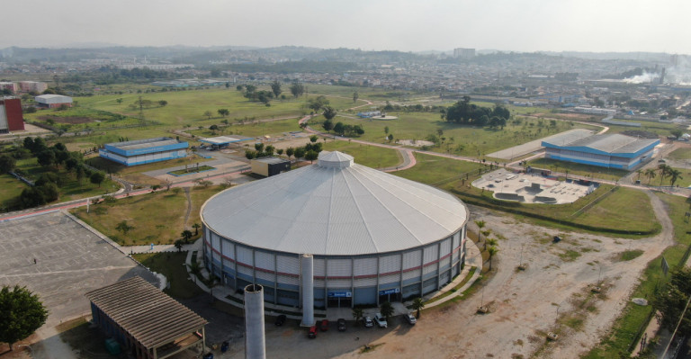 O Parque Municipal Max Feffer tem umas das maiores pistas de skate da América Latina
