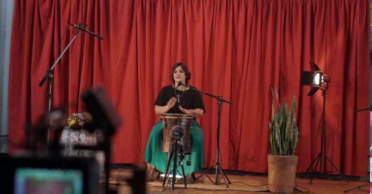 Cantora recifense Alessandra Leão