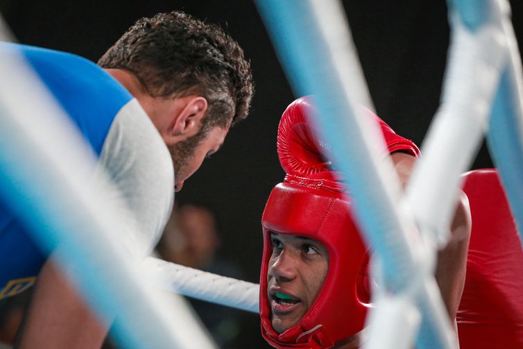 Luiz Oliveira é um dos 3 brasileiros que buscam vaga nas finais no torneio de Sófia.