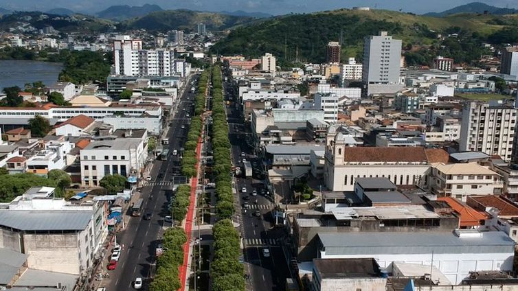 Ministro inaugura obras no trecho urbano da BR-356 em Itaperuna (RJ)