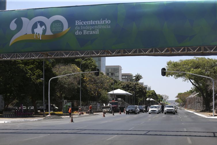 Esplanada dos Ministérios recebe preparativos para o desfile cívico-militar de 7 de Setembro