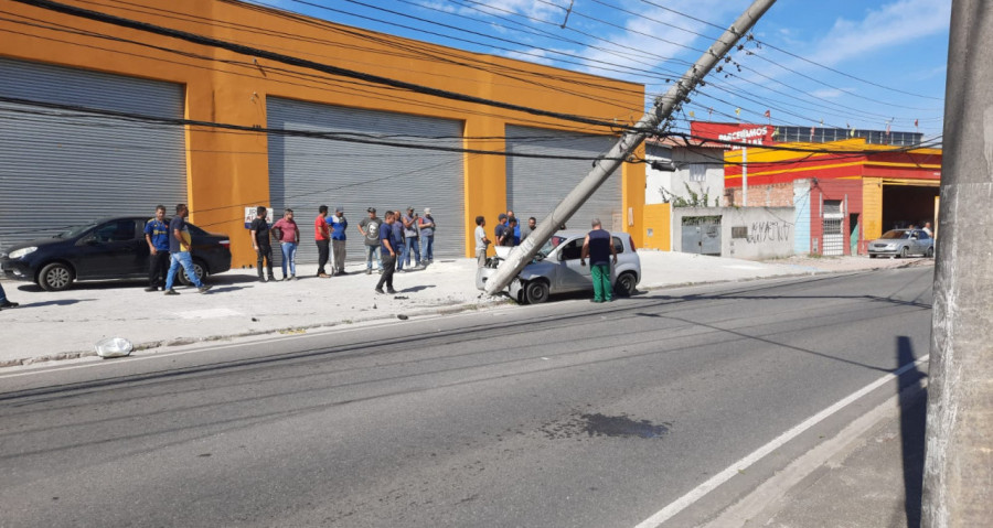 Semáforo e o equipamento para pedestres permaneceram desligados