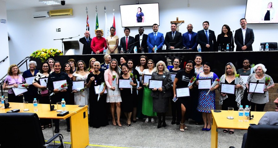 Durante a cerimônia, a homenagem se estendeu às suzanenses que foram escolhidas pela própria população em votação livre, nas edições de 2021 e 2022 do projeto do Serviço de Ação Social e Projetos Especiais (Saspe)