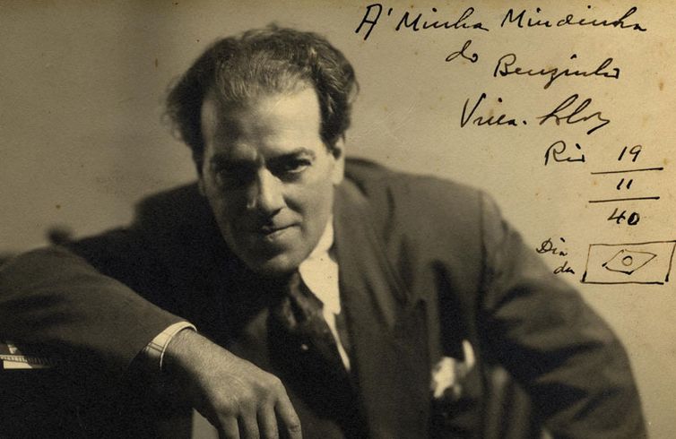 Villa-Lobos em 19 de novembro de 1940 (imagem com dedicatória escrita à esposa, Arminda)