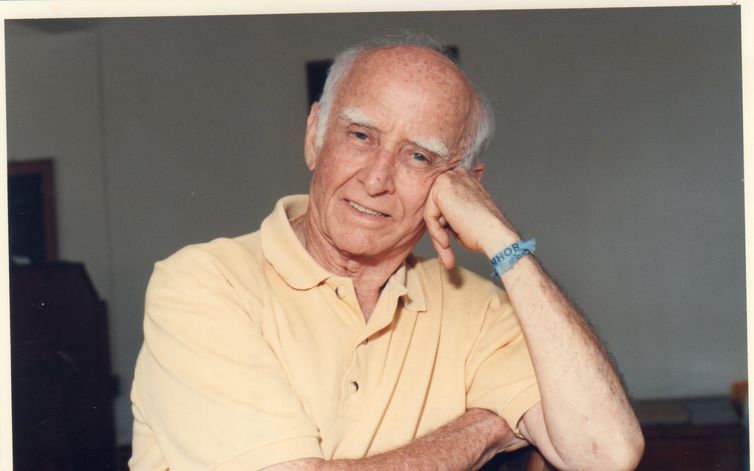Pioneiro da yoga no Brasil, professor Hermógenes