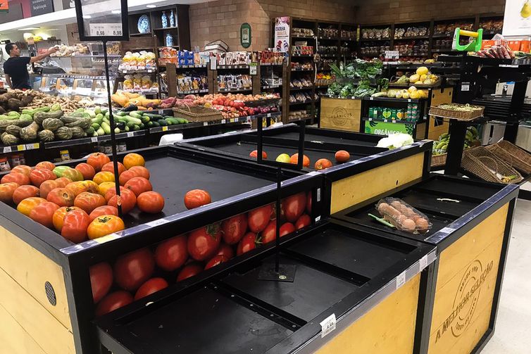 Supermercados de São Paulo ainda enfrentam desabastecimento  de frutas, verduras e legumes após as fortes chuvas desta semana